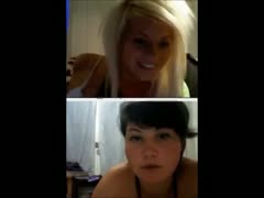 Lesbian beauties are playing with their cunt on livecam 